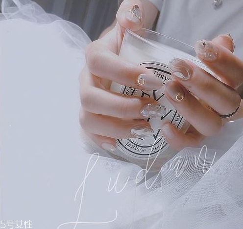 秋冬美甲流行趨勢 美甲秋冬新款圖片 秋冬美甲流行趨勢 美甲秋冬新款圖片