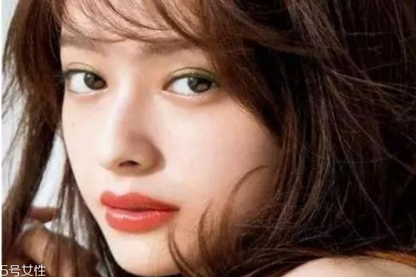 秋冬約會必備韓式妝容 韓系酒紅色妝容的畫法 秋冬約會必備韓式妝容 韓系酒紅色妝容的畫法