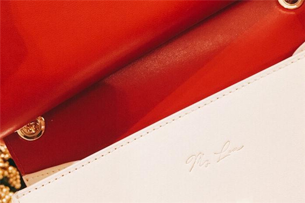 2019小ck情人節(jié)限定包包尺寸 手提肩背都合適 2019小ck情人節(jié)限定包包尺寸 手提肩背都合適