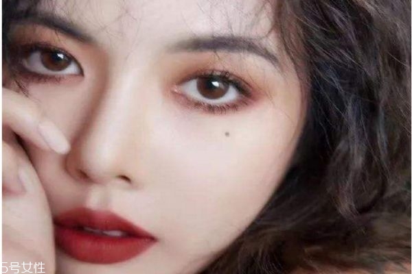 元氣血色感秋冬妝容教程 2019秋冬妝容 元氣血色感秋冬妝容教程 2019秋冬妝容