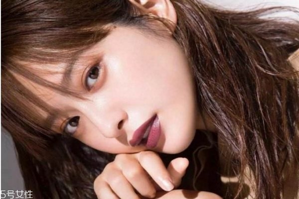 秋冬約會必備韓式妝容 韓系酒紅色妝容的畫法 秋冬約會必備韓式妝容 韓系酒紅色妝容的畫法