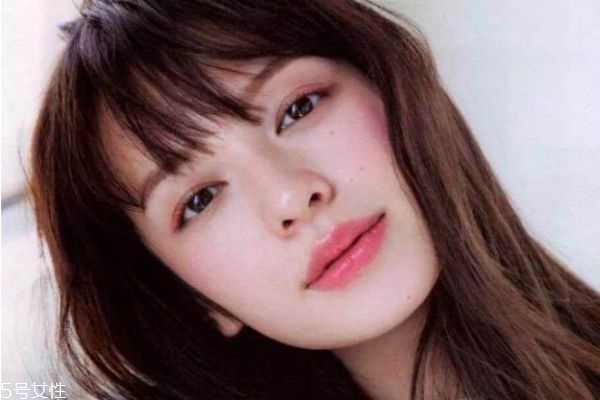 秋冬約會必備韓式妝容 韓系酒紅色妝容的畫法 秋冬約會必備韓式妝容 韓系酒紅色妝容的畫法