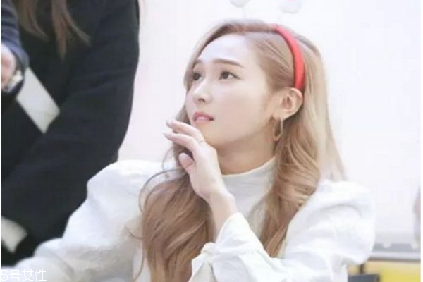 2019流行什么發(fā)色 你和女神之間只差一款流行發(fā)色 2019流行什么發(fā)色 你和女神之間只差一款流行發(fā)色