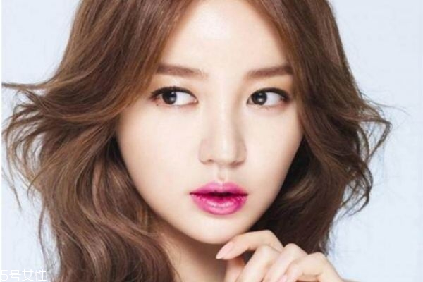 秋冬約會必備韓式妝容 韓系酒紅色妝容的畫法 秋冬約會必備韓式妝容 韓系酒紅色妝容的畫法