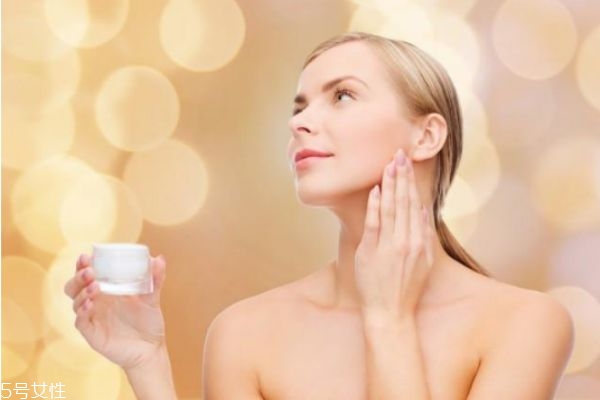 20歲女生用什么護(hù)膚品好 初抗老護(hù)膚品推薦 20歲女生用什么護(hù)膚品好 初抗老護(hù)膚品推薦