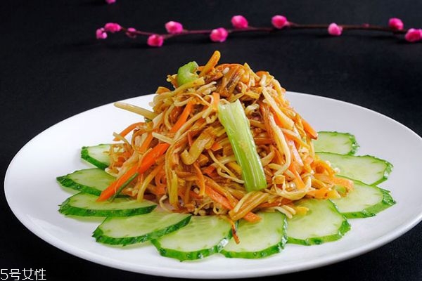 金針菜和黃花菜一樣嗎 黃花菜的功效與作用 金針菜和黃花菜一樣嗎 黃花菜的功效與作用