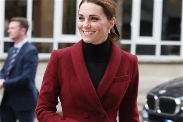 小丑紅是什么顏色 新年戰(zhàn)袍最佳顏色 小丑紅是什么顏色 新年戰(zhàn)袍最佳顏色