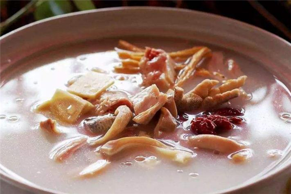 豬肚雞是發(fā)物嗎 食用要適量 豬肚雞是發(fā)物嗎 食用要適量