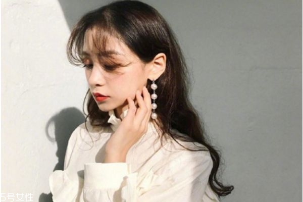 黑色長發(fā)燙什么卷好看 黑色長卷發(fā)圖片 黑色長發(fā)燙什么卷好看 黑色長卷發(fā)圖片