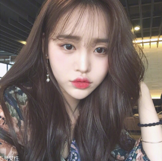 黑色長發(fā)燙什么卷好看 黑色長卷發(fā)圖片 黑色長發(fā)燙什么卷好看 黑色長卷發(fā)圖片