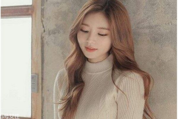 秋天長(zhǎng)發(fā)發(fā)型 長(zhǎng)卷發(fā)才是秋季經(jīng)典款發(fā)型 秋天長(zhǎng)發(fā)發(fā)型 長(zhǎng)卷發(fā)才是秋季經(jīng)典款發(fā)型