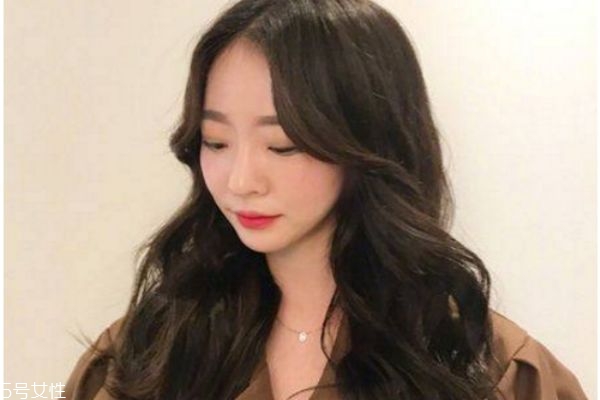 長卷發(fā)適合染什么顏色 長發(fā)卷發(fā)圖片2019最新 長卷發(fā)適合染什么顏色 長發(fā)卷發(fā)圖片2019最新