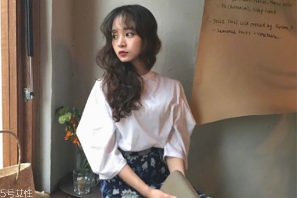 黑色長發(fā)燙什么卷好看 黑色長卷發(fā)圖片 黑色長發(fā)燙什么卷好看 黑色長卷發(fā)圖片