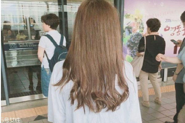 長卷發(fā)發(fā)型背影圖片 學生長卷發(fā)發(fā)型圖片