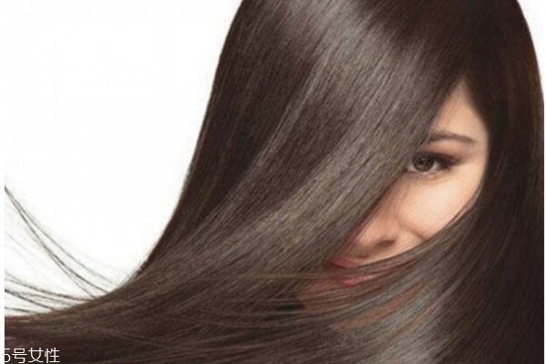 拉直頭發(fā)對(duì)身體的危害 拉直和柔順的區(qū)別 拉直頭發(fā)對(duì)身體的危害 拉直和柔順的區(qū)別