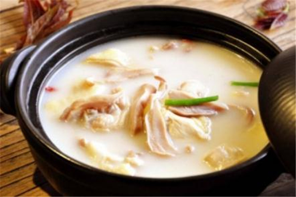 豬肚雞的湯怎么做才白 用這些方法 豬肚雞的湯怎么做才白 用這些方法