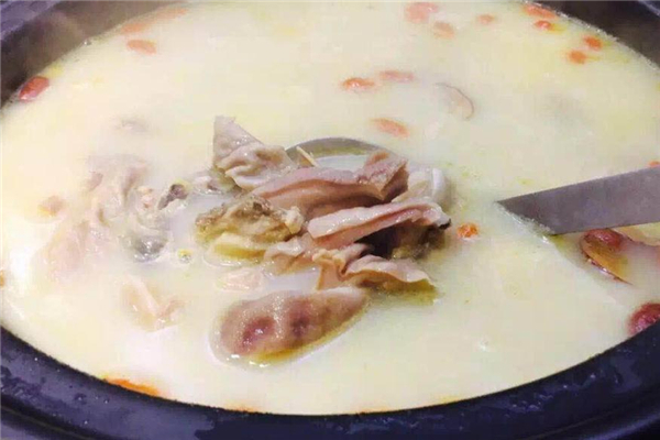 豬肚雞用白胡椒還是黑胡椒 前者更加適合 豬肚雞用白胡椒還是黑胡椒 前者更加適合