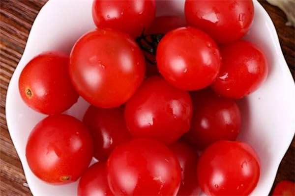 圣女果和牛奶能一起吃嗎 促進(jìn)營養(yǎng)吸收 圣女果和牛奶能一起吃嗎 促進(jìn)營養(yǎng)吸收