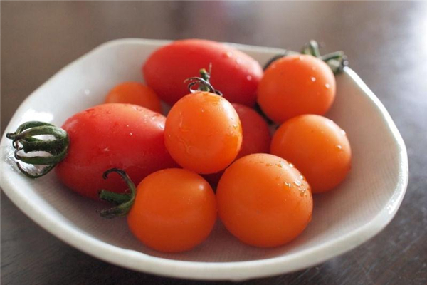 圣女果和牛奶能一起吃嗎 促進(jìn)營養(yǎng)吸收 圣女果和牛奶能一起吃嗎 促進(jìn)營養(yǎng)吸收