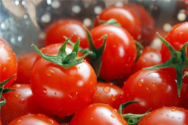 哺乳期可以吃圣女果嗎 對(duì)母嬰皆有好處 哺乳期可以吃圣女果嗎 對(duì)母嬰皆有好處