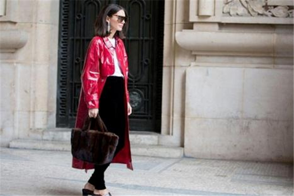 毛絨包包怎么搭配衣服 可愛(ài)又溫暖