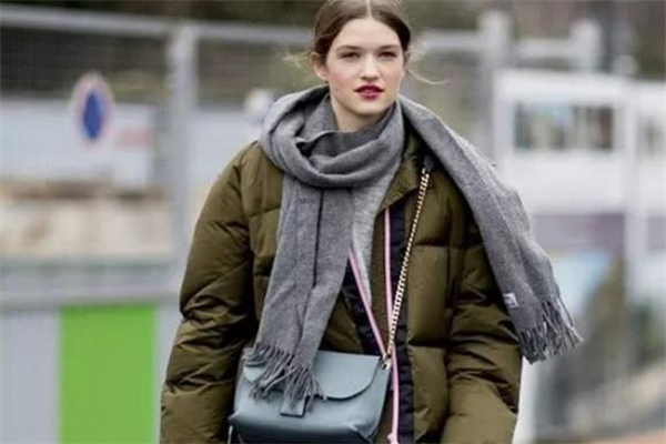 羽絨服搭配什么圍巾好看 選對(duì)圍巾更加分 羽絨服搭配什么圍巾好看 選對(duì)圍巾更加分