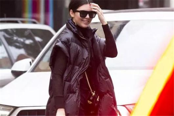 羽絨背心如何搭配 這樣更有時尚感 羽絨背心如何搭配 這樣更有時尚感