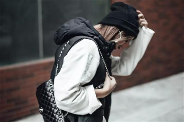 羽絨背心如何搭配 這樣更有時尚感 羽絨背心如何搭配 這樣更有時尚感