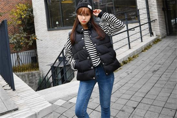 羽絨背心里面配什么衣服 溫暖和風(fēng)度并存 羽絨背心里面配什么衣服 溫暖和風(fēng)度并存