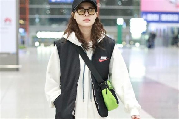 羽絨背心里面配什么衣服 溫暖和風(fēng)度并存 羽絨背心里面配什么衣服 溫暖和風(fēng)度并存