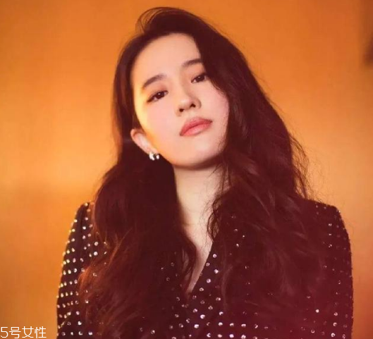 各種長(zhǎng)卷發(fā)名稱及圖片 長(zhǎng)卷發(fā)圖集 各種長(zhǎng)卷發(fā)名稱及圖片 長(zhǎng)卷發(fā)圖集