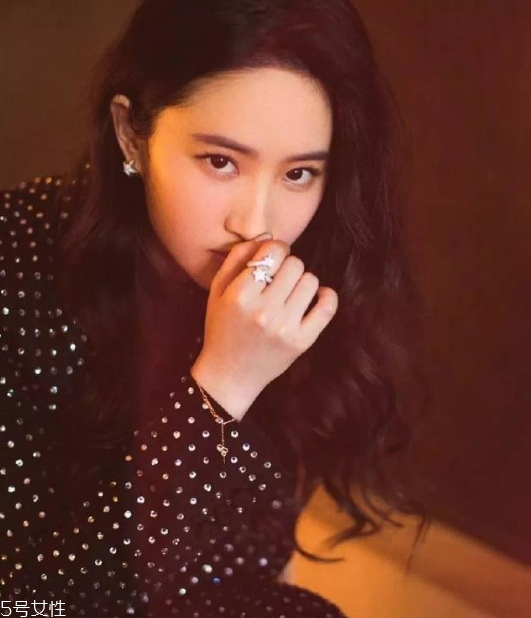 各種長(zhǎng)卷發(fā)名稱及圖片 長(zhǎng)卷發(fā)圖集 各種長(zhǎng)卷發(fā)名稱及圖片 長(zhǎng)卷發(fā)圖集