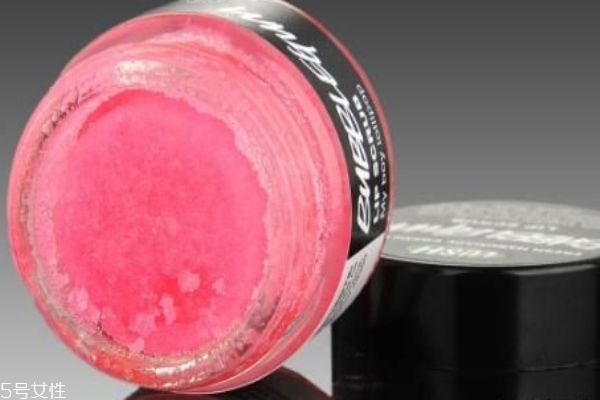 身體磨砂膏可以用在唇部嗎 使用唇部磨砂膏最好 身體磨砂膏可以用在唇部嗎 使用唇部磨砂膏最好