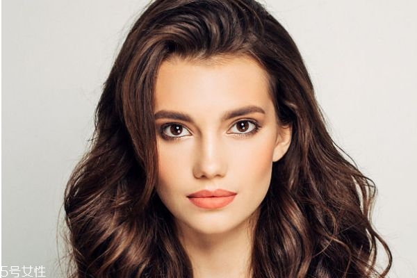 長(zhǎng)臉適合什么發(fā)型 長(zhǎng)臉女生禁忌的發(fā)型 長(zhǎng)臉適合什么發(fā)型 長(zhǎng)臉女生禁忌的發(fā)型