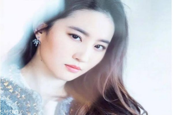 長(zhǎng)臉適合什么發(fā)型 長(zhǎng)臉女生禁忌的發(fā)型 長(zhǎng)臉適合什么發(fā)型 長(zhǎng)臉女生禁忌的發(fā)型