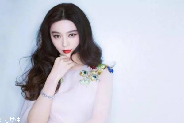 長(zhǎng)臉適合什么發(fā)型 長(zhǎng)臉女生禁忌的發(fā)型 長(zhǎng)臉適合什么發(fā)型 長(zhǎng)臉女生禁忌的發(fā)型