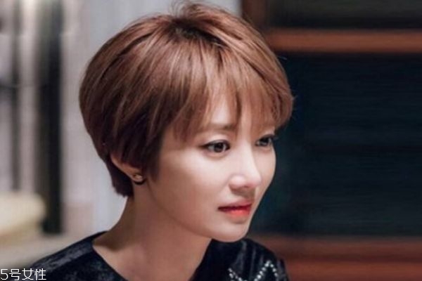 長(zhǎng)臉適合什么發(fā)型 長(zhǎng)臉女生禁忌的發(fā)型 長(zhǎng)臉適合什么發(fā)型 長(zhǎng)臉女生禁忌的發(fā)型