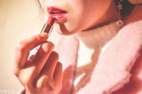 開(kāi)封的口紅如何保存比較好 口紅四種保存的方法 開(kāi)封的口紅如何保存比較好 口紅四種保存的方法
