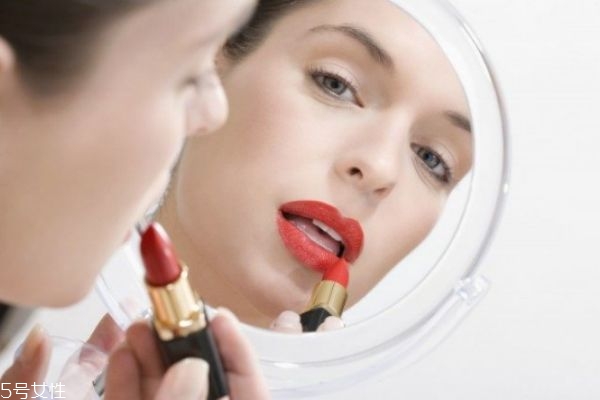 口紅過了保質(zhì)期還可以用嗎 建議不要用 口紅過了保質(zhì)期還可以用嗎 建議不要用