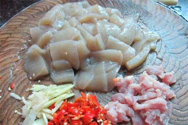 魔芋豆腐是什么做的 原料是魔芋 魔芋豆腐是什么做的 原料是魔芋