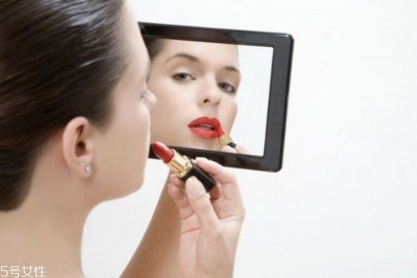 口紅過了保質(zhì)期還可以用嗎 建議不要用 口紅過了保質(zhì)期還可以用嗎 建議不要用