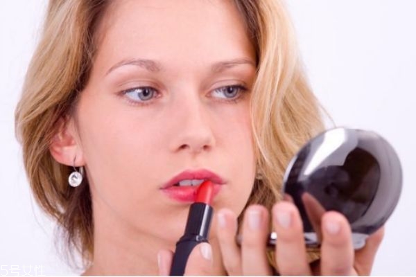 開(kāi)封的口紅如何保存比較好 口紅四種保存的方法 開(kāi)封的口紅如何保存比較好 口紅四種保存的方法