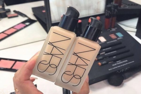 控油粉底液有哪些 油性皮膚適合什么粉底液 控油粉底液有哪些 油性皮膚適合什么粉底液