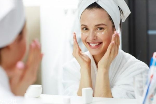 睡前護膚品的使用順序 睡前護膚的正確方法 睡前護膚品的使用順序 睡前護膚的正確方法