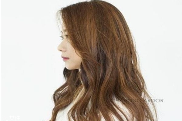 棕色發(fā)色適合什么膚色 深棕色和淺棕色的區(qū)別 棕色發(fā)色適合什么膚色 深棕色和淺棕色的區(qū)別