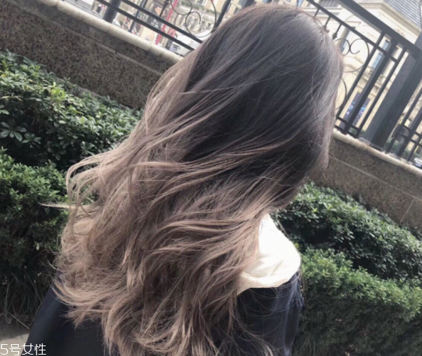 棕灰色頭發(fā)需要漂嗎 棕灰色頭發(fā)圖片 棕灰色頭發(fā)需要漂嗎 棕灰色頭發(fā)圖片