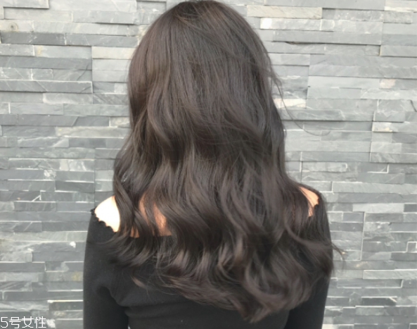 棕灰色頭發(fā)需要漂嗎 棕灰色頭發(fā)圖片 棕灰色頭發(fā)需要漂嗎 棕灰色頭發(fā)圖片