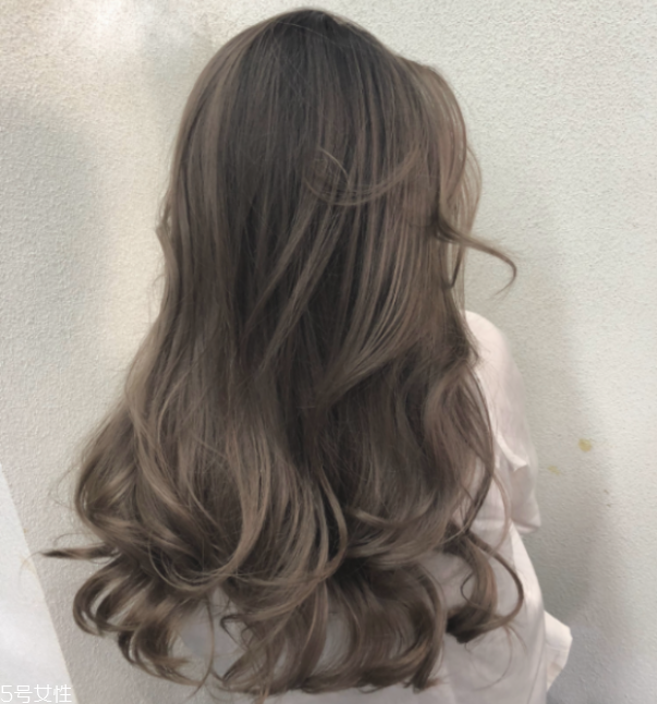 棕灰色頭發(fā)需要漂嗎 棕灰色頭發(fā)圖片 棕灰色頭發(fā)需要漂嗎 棕灰色頭發(fā)圖片
