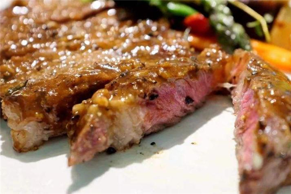 肉眼牛排和西冷牛排的區(qū)別 價格外觀都有不同 肉眼牛排和西冷牛排的區(qū)別 價格外觀都有不同