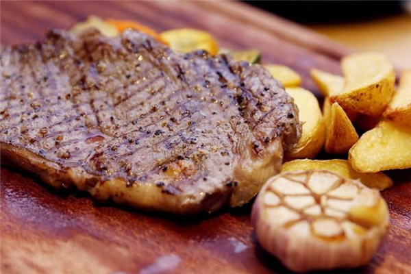 肉眼牛排和西冷牛排的區(qū)別 價格外觀都有不同 肉眼牛排和西冷牛排的區(qū)別 價格外觀都有不同